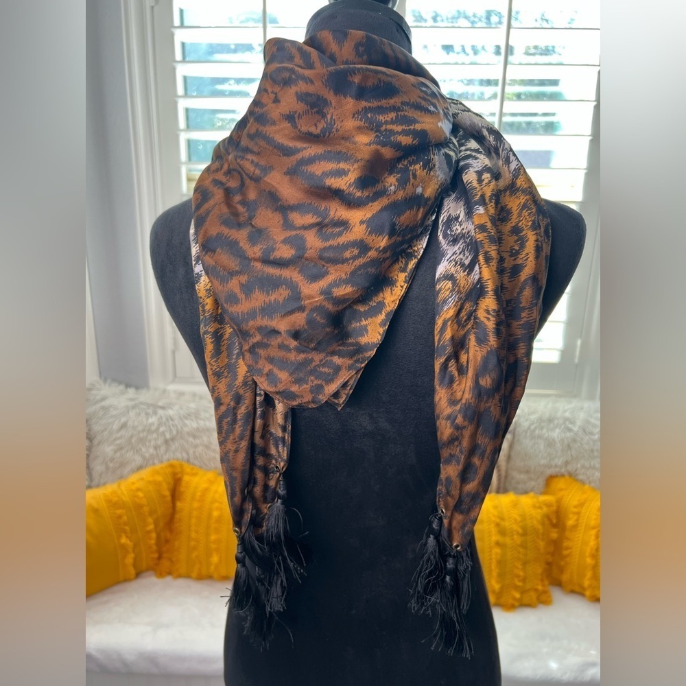 Versatile Stylings Echo 100% Silk Leopard Animal Print Scarf - Picture 9 of 13
